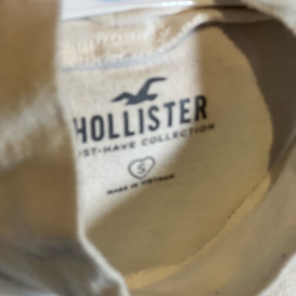 White cropped shirt

(Code : Bananas) - Picture 2 of 3